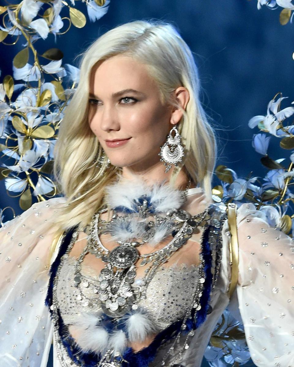 <p>Karlie Kloss returned to the VS runway in Shanghai rocking a new white-platinum hair color. </p>