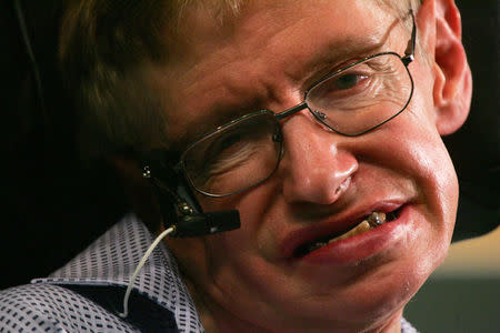 FILE PHOTO: Stephen Hawking, one of the world's leading theoretical physicist, attends a news conference at the Hong Kong University of Science and Technology during his six-day visit to Hong Kong June 13, 2006. REUTERS/Paul Yeung/File Photo