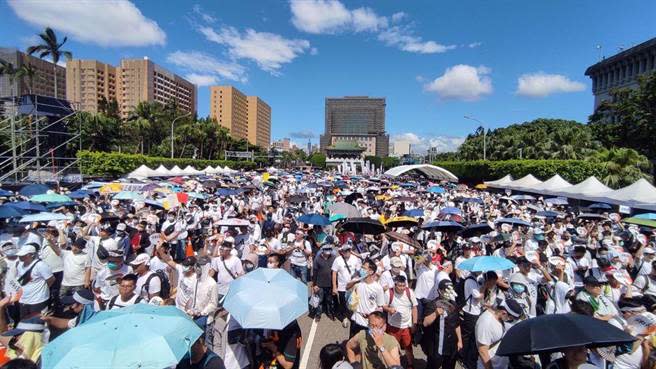 「公平正義救台灣」活動16日在凱道登場，大批民眾聚集聲援。（資料照／鄭任南攝）