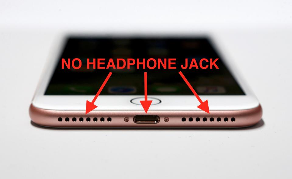 Instead of a headphone jack, there is a problem. (Original image from Reuters)