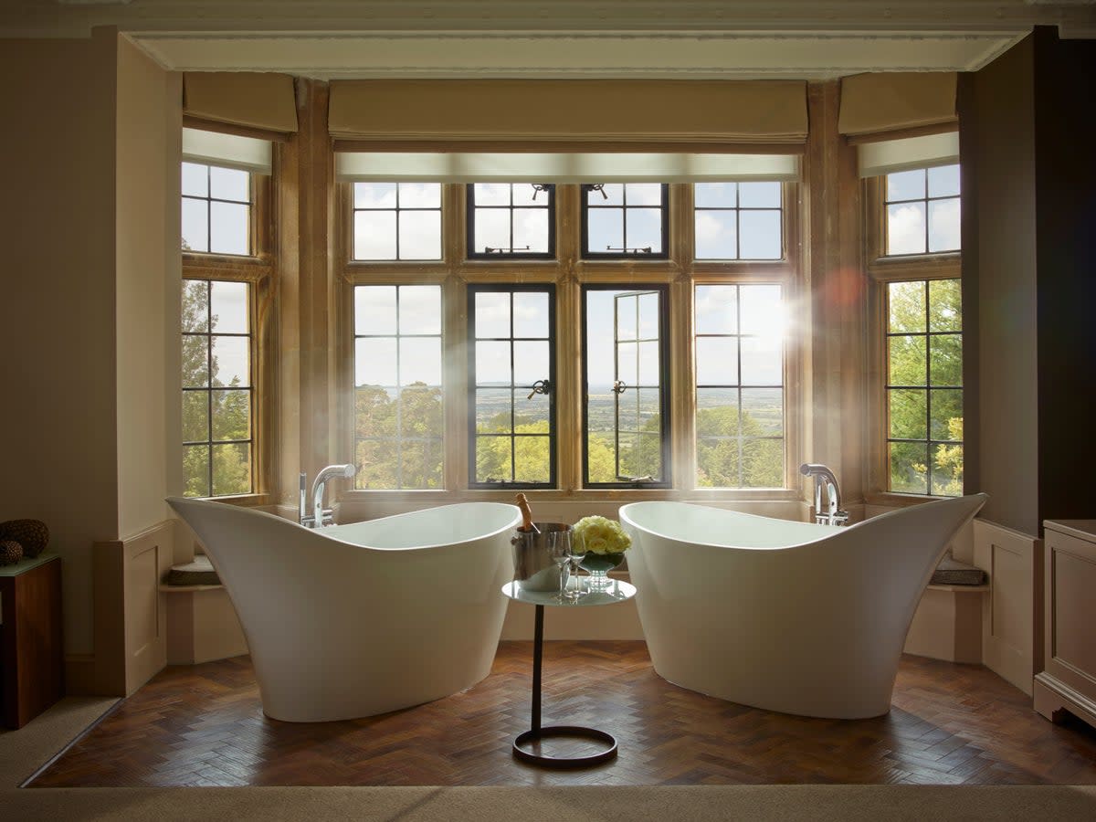 The Oak suite features two slipper baths, side by side (Foxhill Manor)