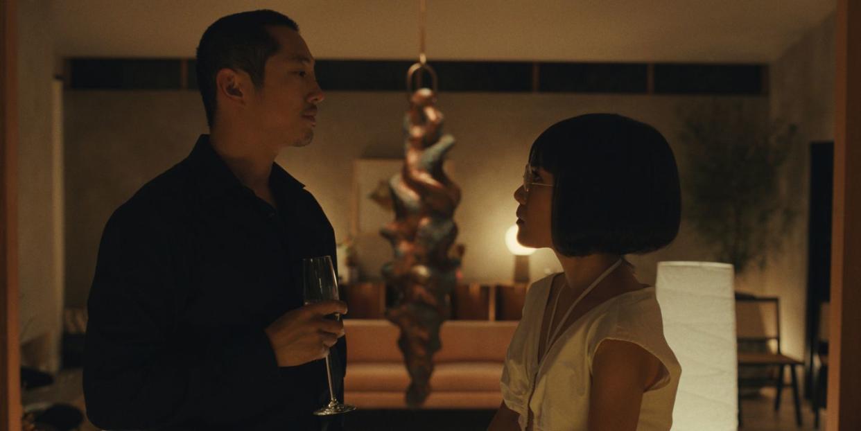 beef l to r steven yeun as danny, ali wong as amy in episode 107 of beef cr courtesy of netflix © 2022