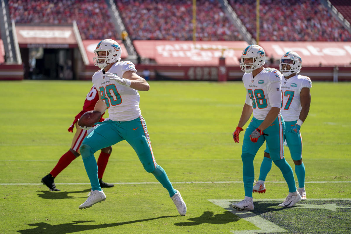 Unvaccinated Dolphins tight end activated off COVID-19 list