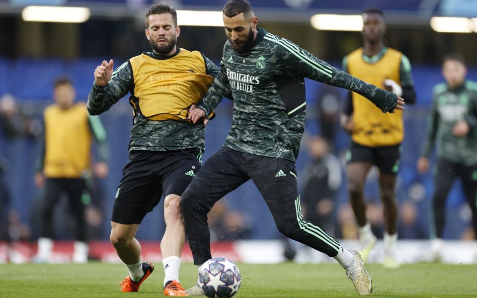 El delantero del Real Madrid Karim Benzema entrena en Stamford Bridge antes del partido de vuelta con el Chelsea - Getty Images/Pedro Castillo