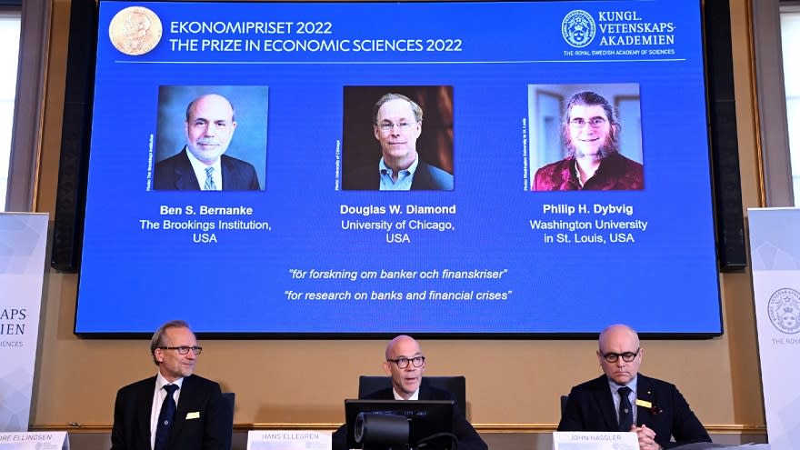 Bernanke, Diamond y Dybvig, ganadores del premio Nobel de Economía.