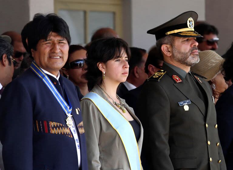 El entonces presidente Evo Morales, junto al ministro de Defensa iraní, acusado por el atentado a la AMIA, Ahmad Vahidi, en 2012 en Santa Cruz de la Sierra (AP Photo)   