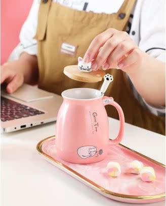 You can get 25% off this adorable cat mug that even comes with its own lid!