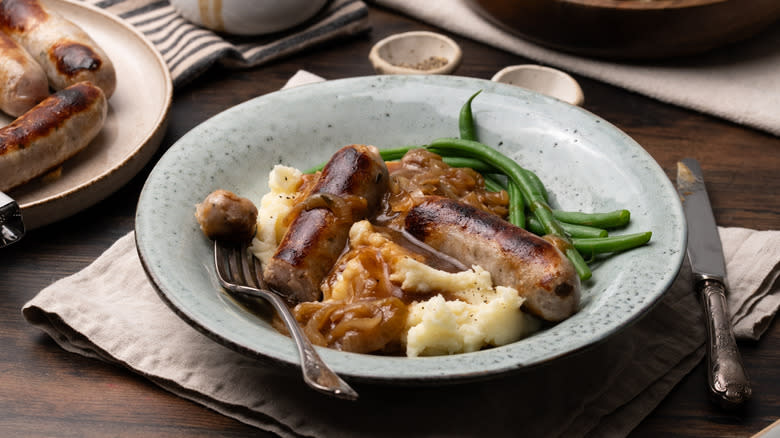 bangers and mash with gravy 