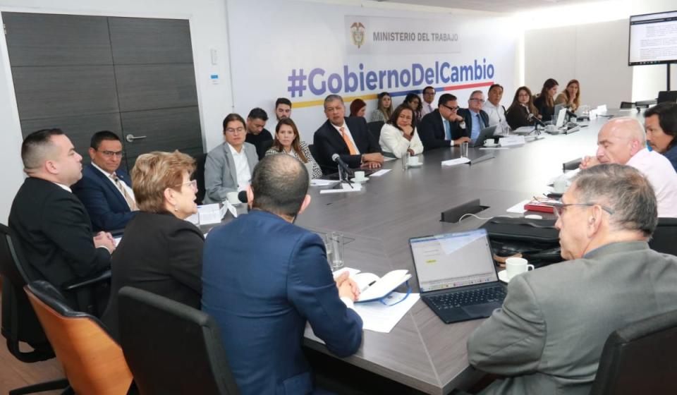 Empresarios y sindicatos presentaron primeras propuestas de reforma laboral en Colombia. Foto: MinTrabajo