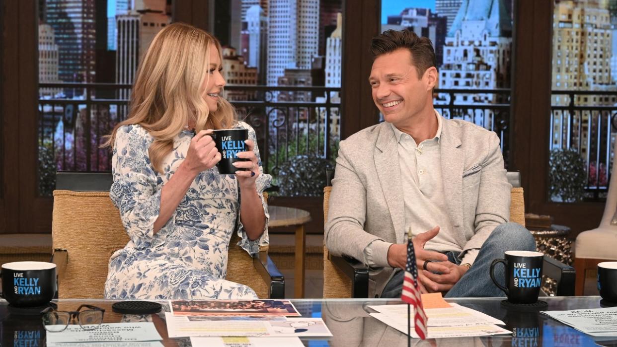  Kelly Ripa and Ryan Seacrest on Live with Kelly and Ryan. 