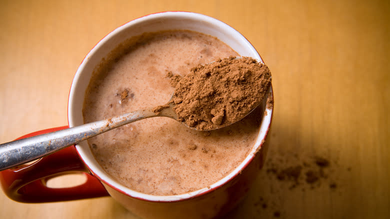 Hot chocolate with cocoa powder
