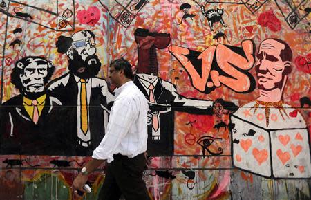 A man walks past a graffiti in Cairo May 21, 2014. REUTERS/Amr Abdallah Dalsh