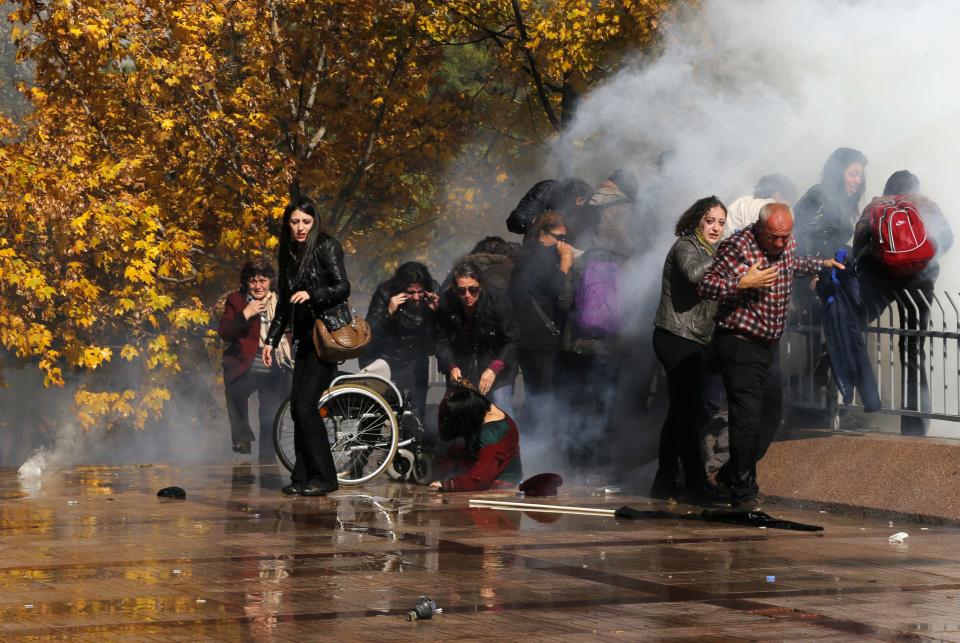 Turkish police fire water cannon at protesters