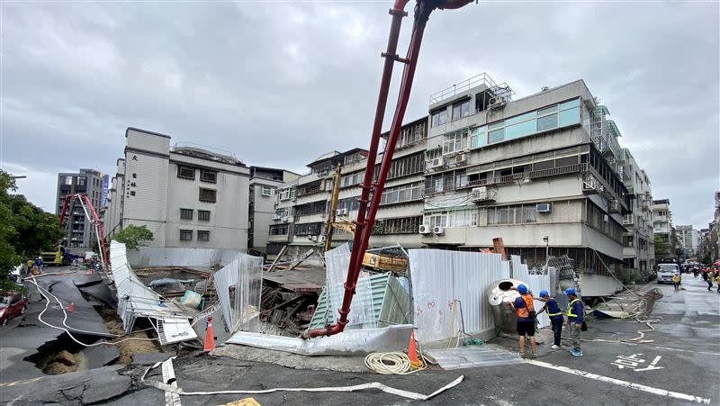 「基泰大直」建案釀民宅塌陷。（圖／台北市攝影記者聯誼會提供）