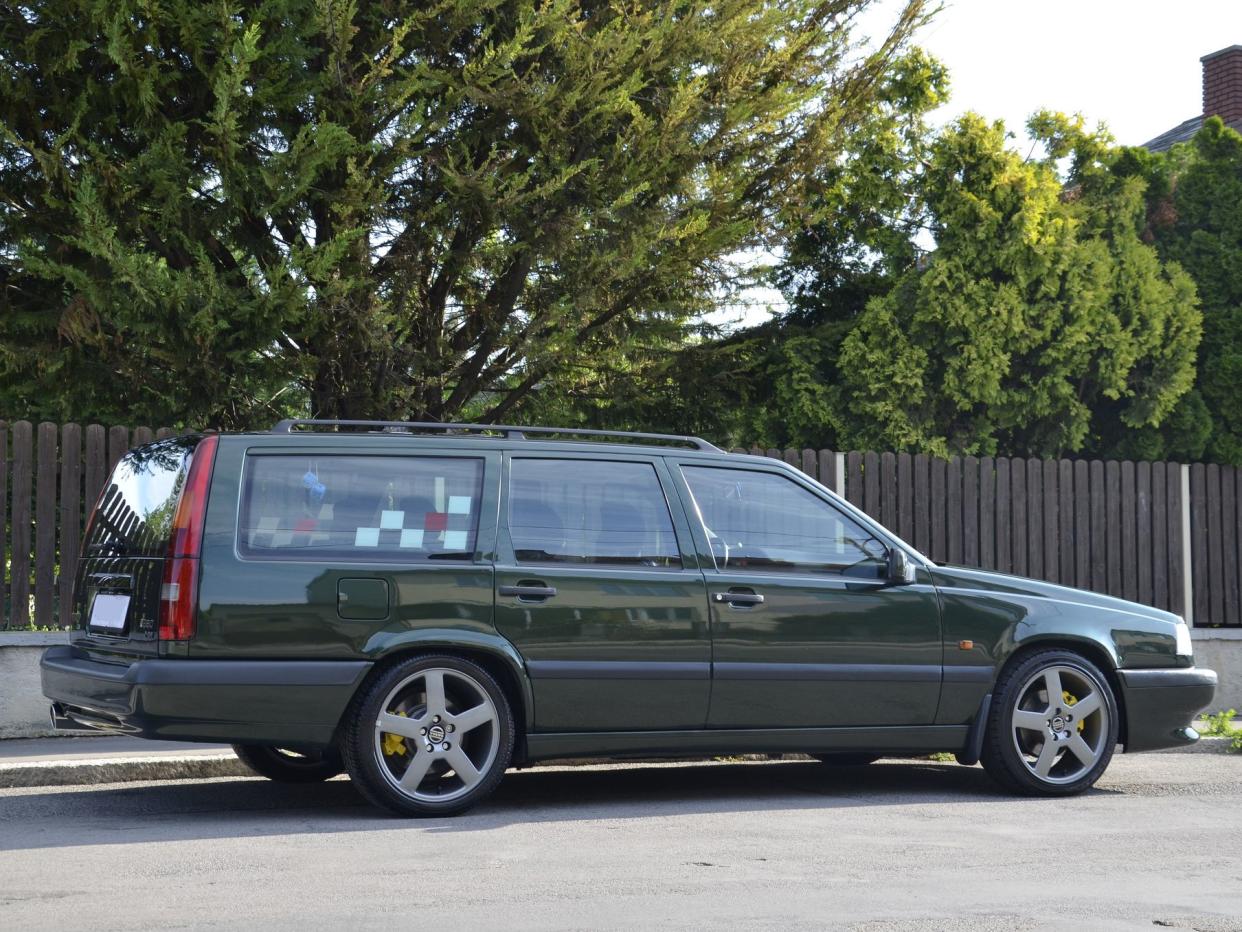 Volvo 850 T-5R estate in green (DE)