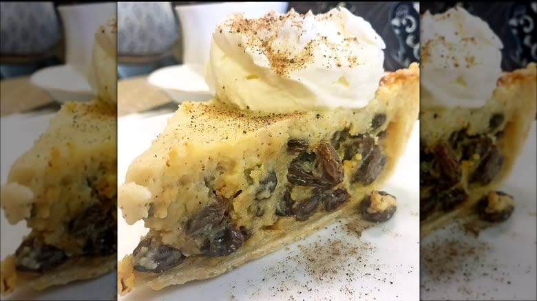 Sour cream raisin pie 