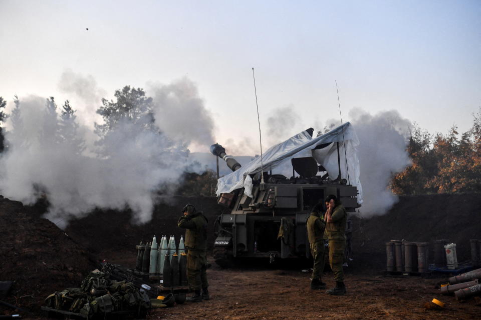 Israels Militär hat nach eigenen Angaben erneut Ziele der Schiiten-Miliz Hisbollah im Südlibanon bombardiert (Bild: Reuters)