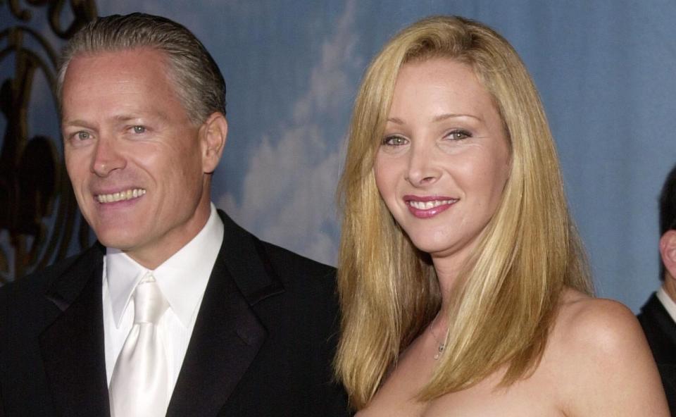 Bei "Friends" hatte es Lisa Kudrow als Phoebe schwer mit den Männern: Entweder konnte sie sich nicht entscheiden oder ihre Typen waren noch verrückter als sie selbst. Im wahren Leben ist die seit 25 Jahren glücklich mit Michel Stern verheiratet, ihr gemeinsamer Sohn kam 1998 auf die Welt. (Bild: Chris Weeks/Liaison)