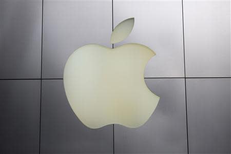 The Apple logo is pictured at its flagship retail store in San Francisco, California January 27, 2014. REUTERS/Robert Galbraith