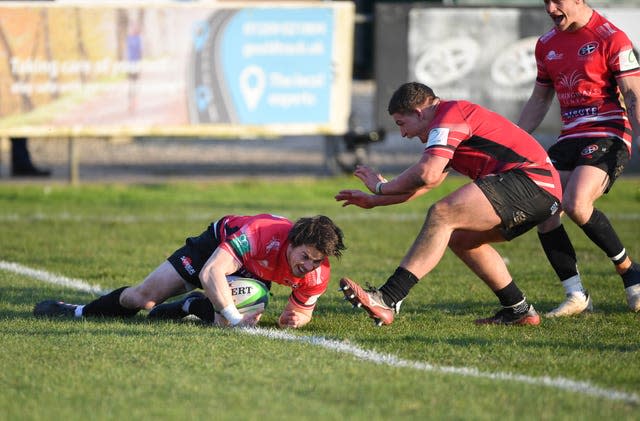 Rhodri Davies scores the winning try