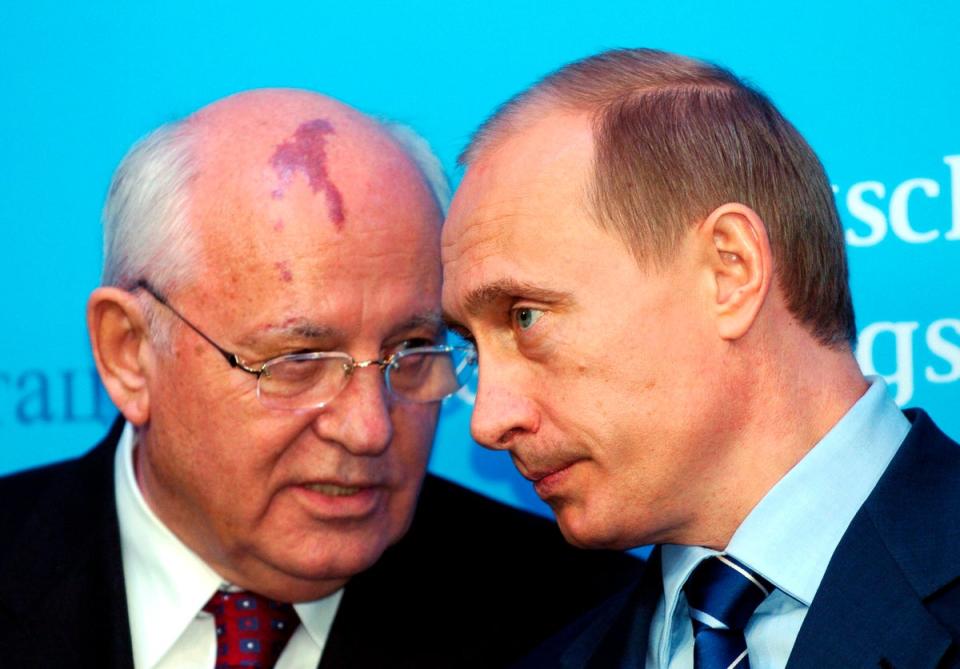 Russia's President Vladimir Putin, right, talks with former Soviet President Mikhail Gorbachev at the start of a news conference at the Castle of Gottorf in Schleswig, northern Germany, Tuesday, Dec. 21, 2004 (AP)