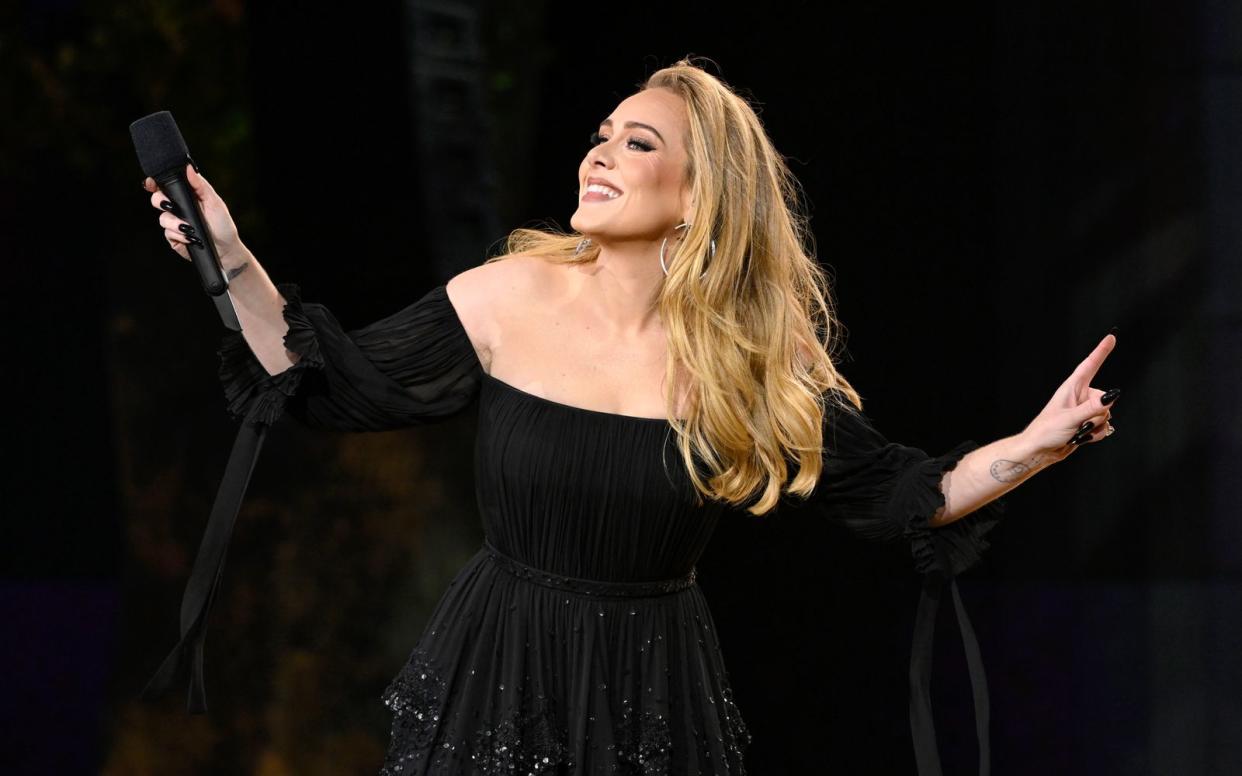 Sängerin Adele wird für eine exklusive Konzert-Reihe nach Deutschland kommen und mindestens viermal in München auftreten. (Bild: 2022 Getty Images/Gareth Cattermole)