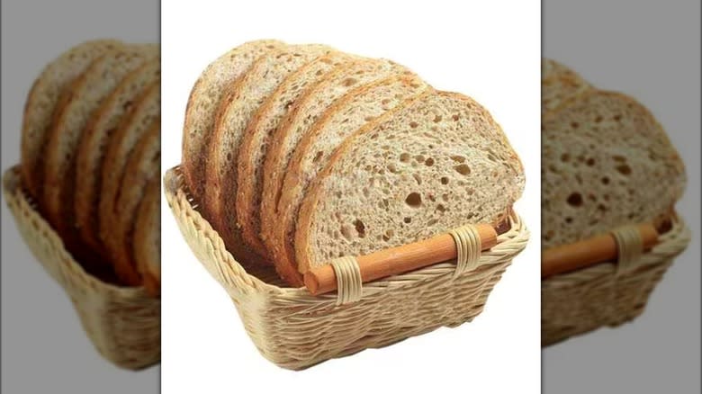 Pain au son in basket