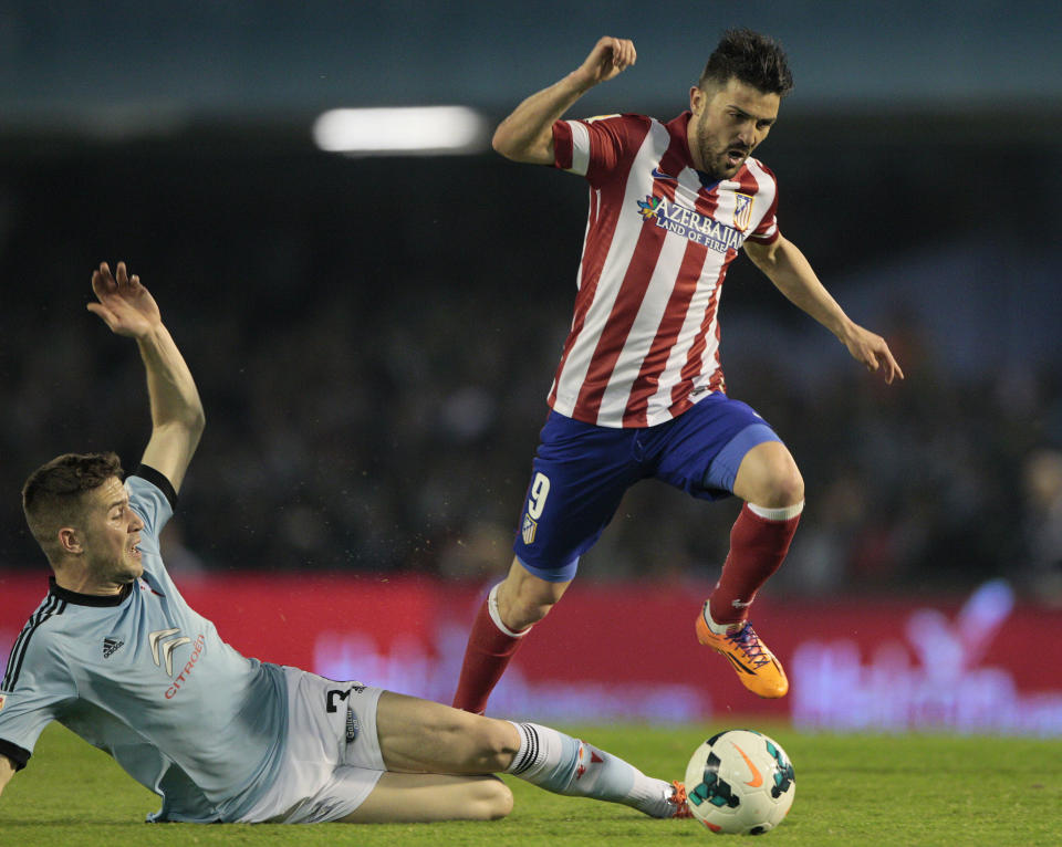 Atletico's David Villa, right, in action with Celta's Andreu Fontas during a Spanish La Liga soccer match at the Balaidos stadium in Vigo, Spain, Saturday March 8, 2014. (AP Photo/Lalo R. Villar)