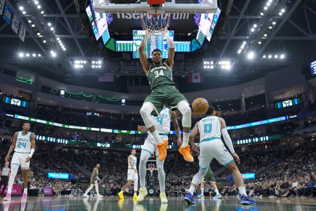 Bucks roll to 123 85 blowout of Hornets for their third