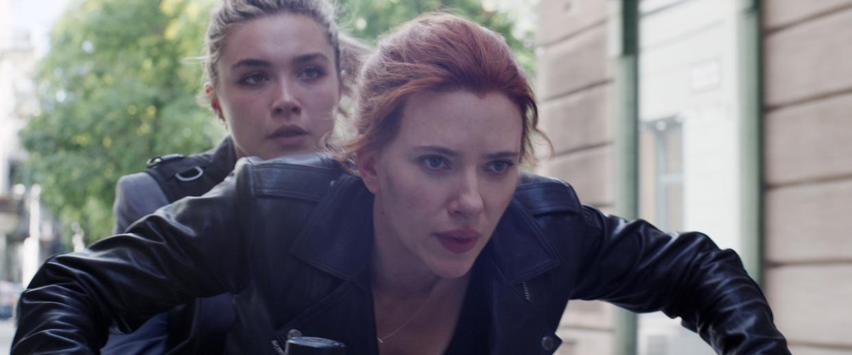 Florence Pugh and Scarlett Johnsson in 'Black Widow' (Photo: Walt Disney Co./Courtesy Everett Collection)