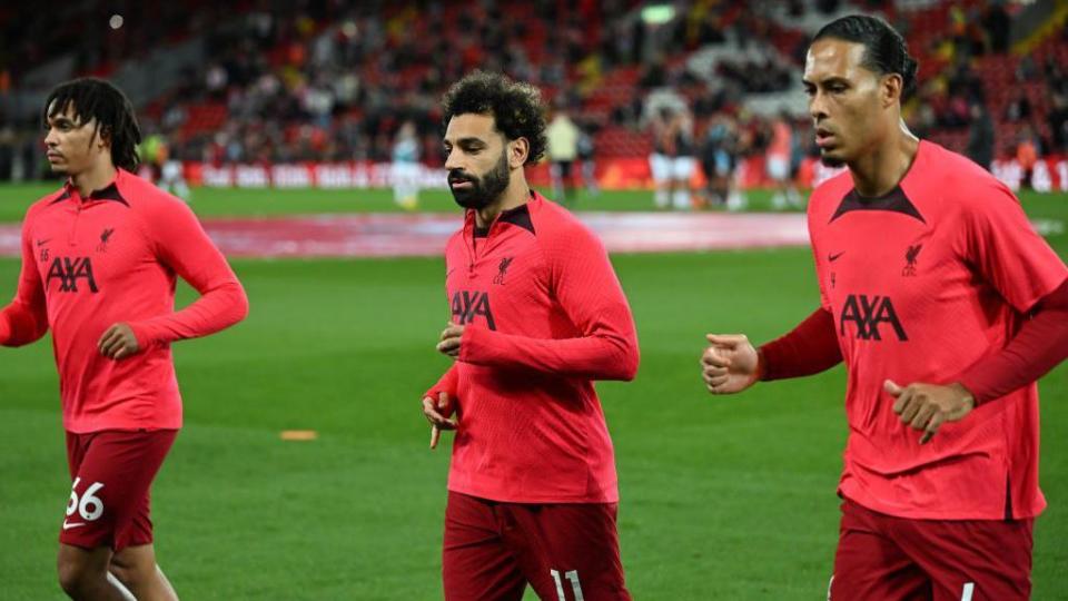 Trent Alexander-Arnold, Mo Salah and Virgil van Dijk warm-up