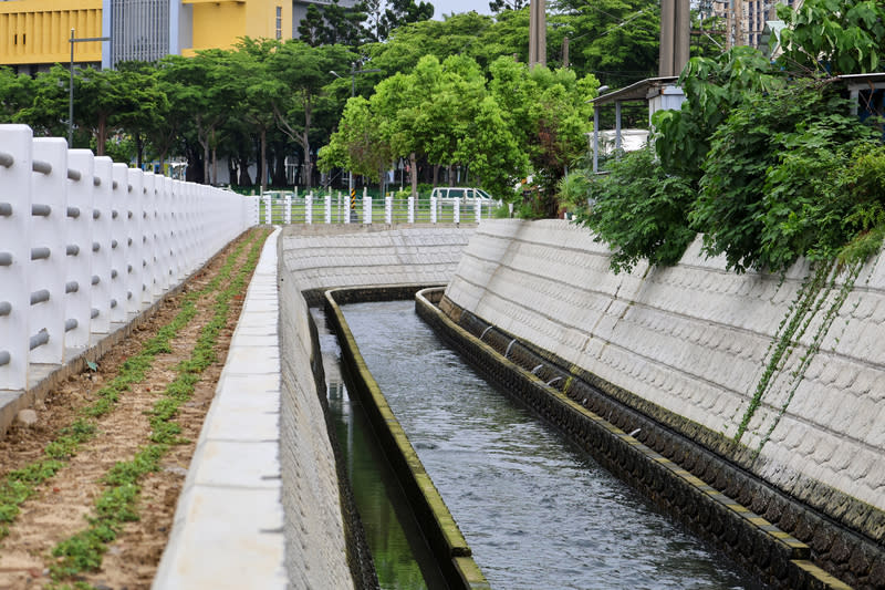 中市中興排水工程將完工 台中市水利局辦理「中興大排護岸改善治理工程」， 6月將完工，可有效改善附近易淹水問題，也可兼顧 排水防洪及美化十五期重劃區周遭環境。 （台中市水利局提供） 中央社記者趙麗妍傳真  113年6月15日 