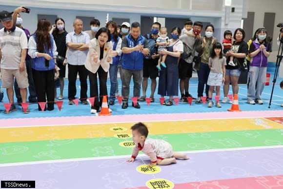 寶寶爬行比賽。（圖：雲縣府提供）