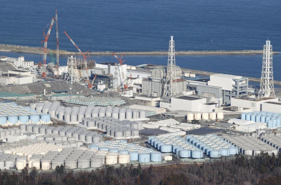 日本福島縣大熊町遭受海嘯破壞的福島第一核電站的處理水儲罐槽。路透社