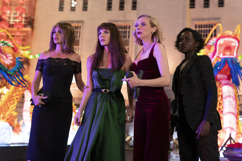 Penélope Cruz como Graciela, Jessica Chastain como Mason "Mace" Brown, Diane Kruger como Marie y Lupita Nyong'o como Khadijah en una escena de "The 355", coescrita y dirigida por Simon Kinberg. (Universal Pictures via AP)