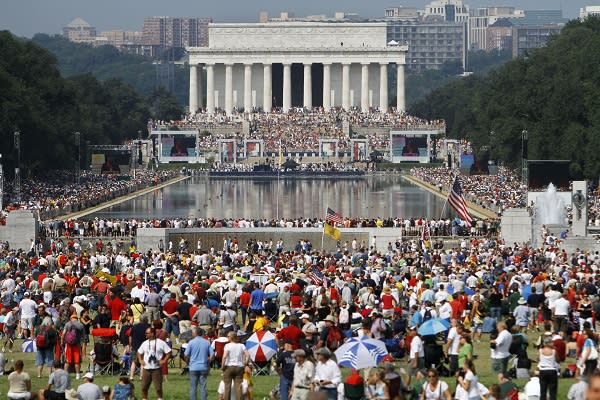 Glenn Beck rally draws huge crowd