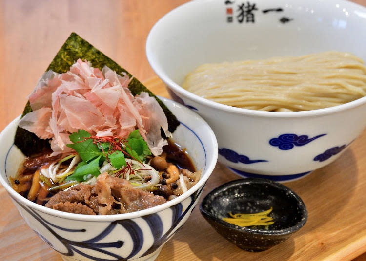 「牛蒡與美姬菇的和牛肉汁沾中華拉麵（黑醬油）（ごぼうとしめじの和牛肉汁つけそば(黒醤油)）」1400日圓（含稅）。