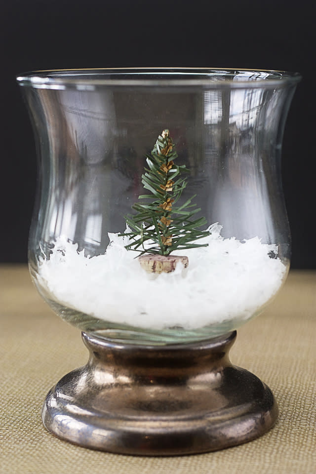 Or create a simple wine cork tree, fill a vase with some fake snow and hey presto you have yourself a snowy centrepiece.