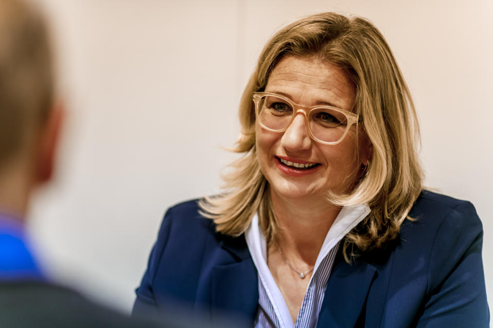 Anke Rehlinger könnte die Landtagswahl im Saarland für sich entscheiden (Bild: Michael Gottschalk/Photothek via Getty Images)