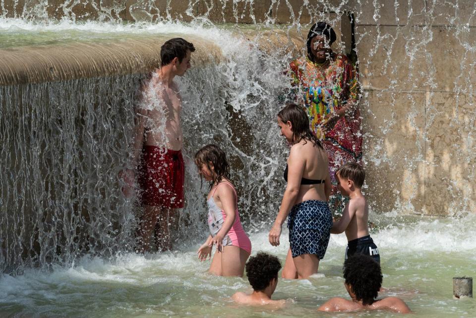 35 Photos That Capture Europe’s Sweltering Heatwave