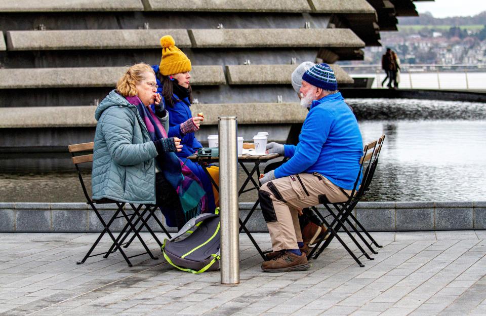 Dundee, Tayside, Scotland, UK. 26th Nov, 2023. UK Weather: Tayside is experiencing bitterly cold weather with temperatures reached 1°C. Tourists and locals are braving the freezing cold winter weather to visit the V&A Design Museum along the Dundee Waterfront on a Sunday morning. Credit: Dundee Photographics/Alamy Live News