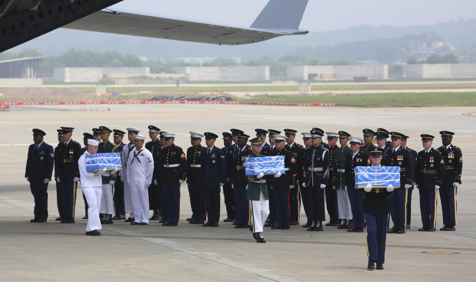 <p>U.N. honor guards carry the boxes containing remains believed to be from American servicemen killed during the 1950-53 Korean War on the arrival from North Korea, at Osan Air Base in Pyeongtaek, South Korea, Friday, July 27, 2018. (Photo: Ahn Young-joon, Pool/AP) </p>