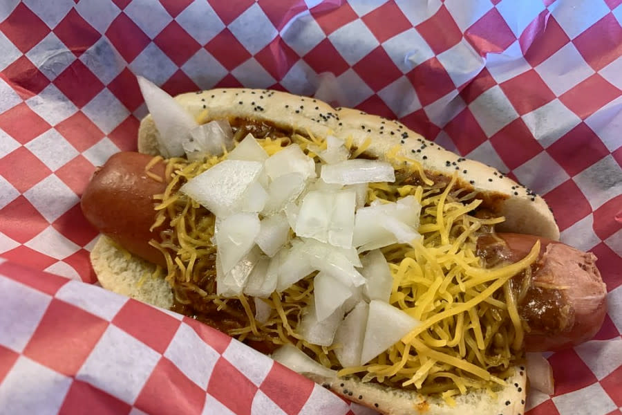 <p>Photo: Julie T./<a href="https://www.yelp.com/biz_photos/chicago-beef-and-dog-indianapolis?select=qW8XQC9pzouRgpYrAqGX5Q&utm_campaign=5bba48d3-819c-44fc-a869-12d91c4fa6e3%2C6c64fd8a-aa76-4c73-9c25-11a8861cdc70&utm_medium=81024472-a80c-4266-a0e5-a3bf8775daa7&utm_source=%28direct%29" rel="nofollow noopener" target="_blank" data-ylk="slk:Yelp;elm:context_link;itc:0;sec:content-canvas" class="link ">Yelp</a></p>