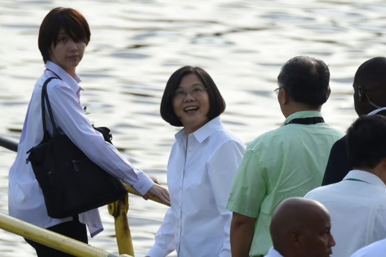 Taiwan's President Tsai Ing-wen (C) visits the Miraflores section of the Panama Canal, on June 25,2016