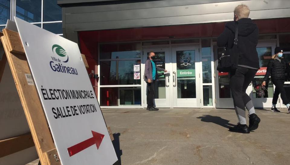 Voters cast ballots in the 2021 municipal election in Gatineau, Que.