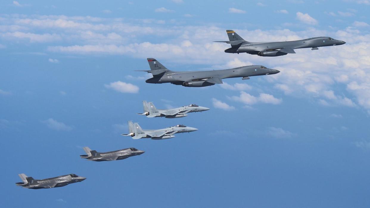 Luftraum über Südkorea: Flugzeuge der USA und der südkoreanischen Streitkräfte während eines Manöverflugs. Foto: Yonhap