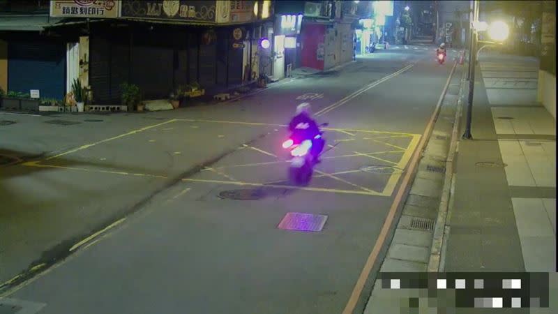 警方獲報趕到現場時，犯案車輛已逃離。（圖／警方提供）