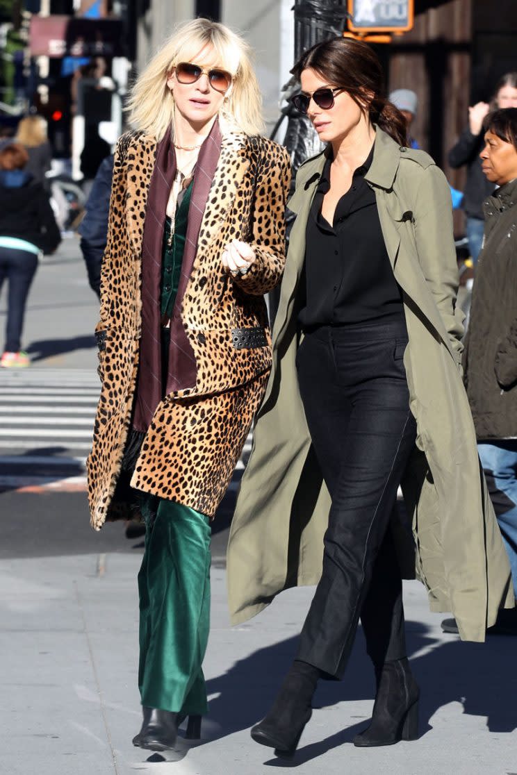 Auch Cate Blanchett und Sandra Bullock greifen im Schauspielalltag zu Grün. (Bild: Getty Images)