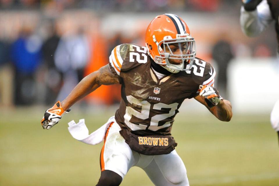 Cleveland Browns cornerback Buster Skrine (22) defends during an NFL football game against the Chicago Bears Sunday, Dec. 15, 2013, in Cleveland. Chicago won 38-31. (AP Photo/David Richard)