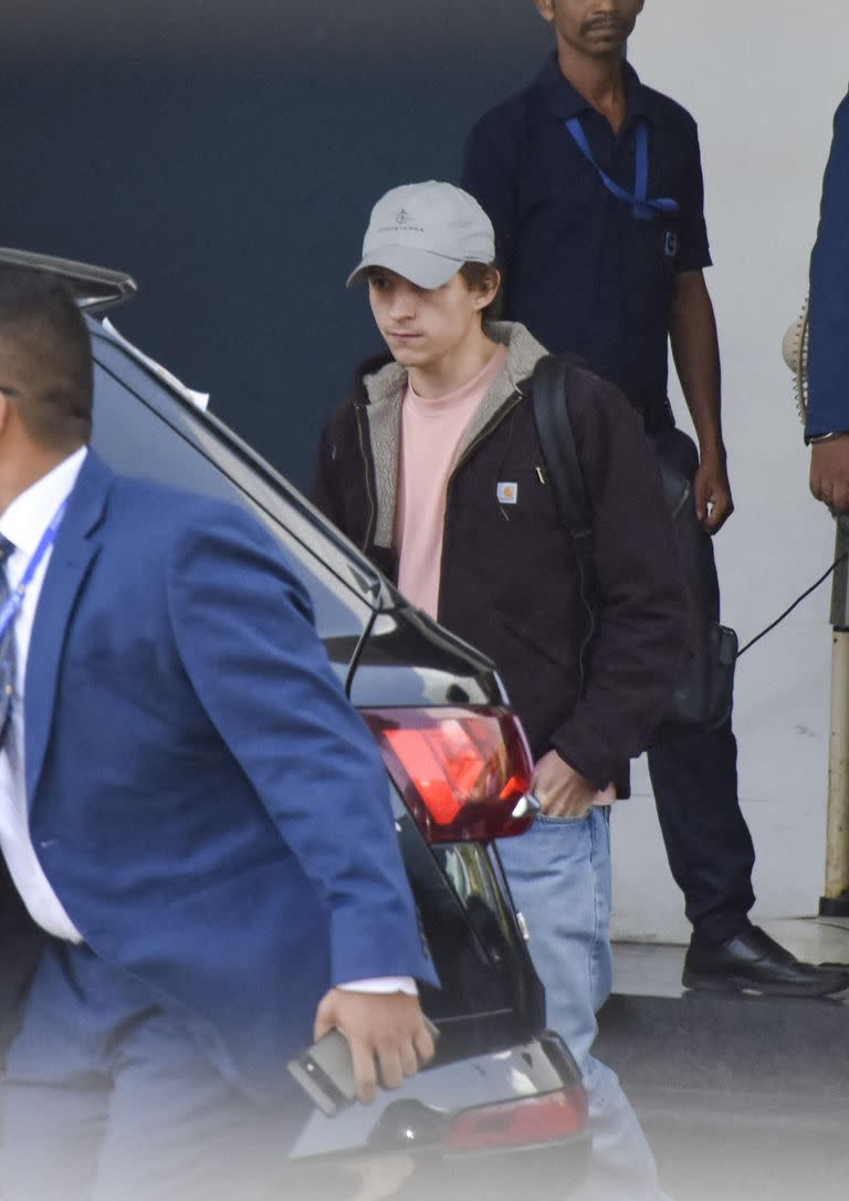 Tom Holland en su llegada a Mumbai, India